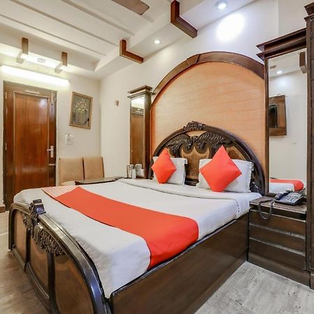 ניו דלהי Hotel R Deluxe "Couple Friendly Vaccinated Staff" מראה חיצוני תמונה