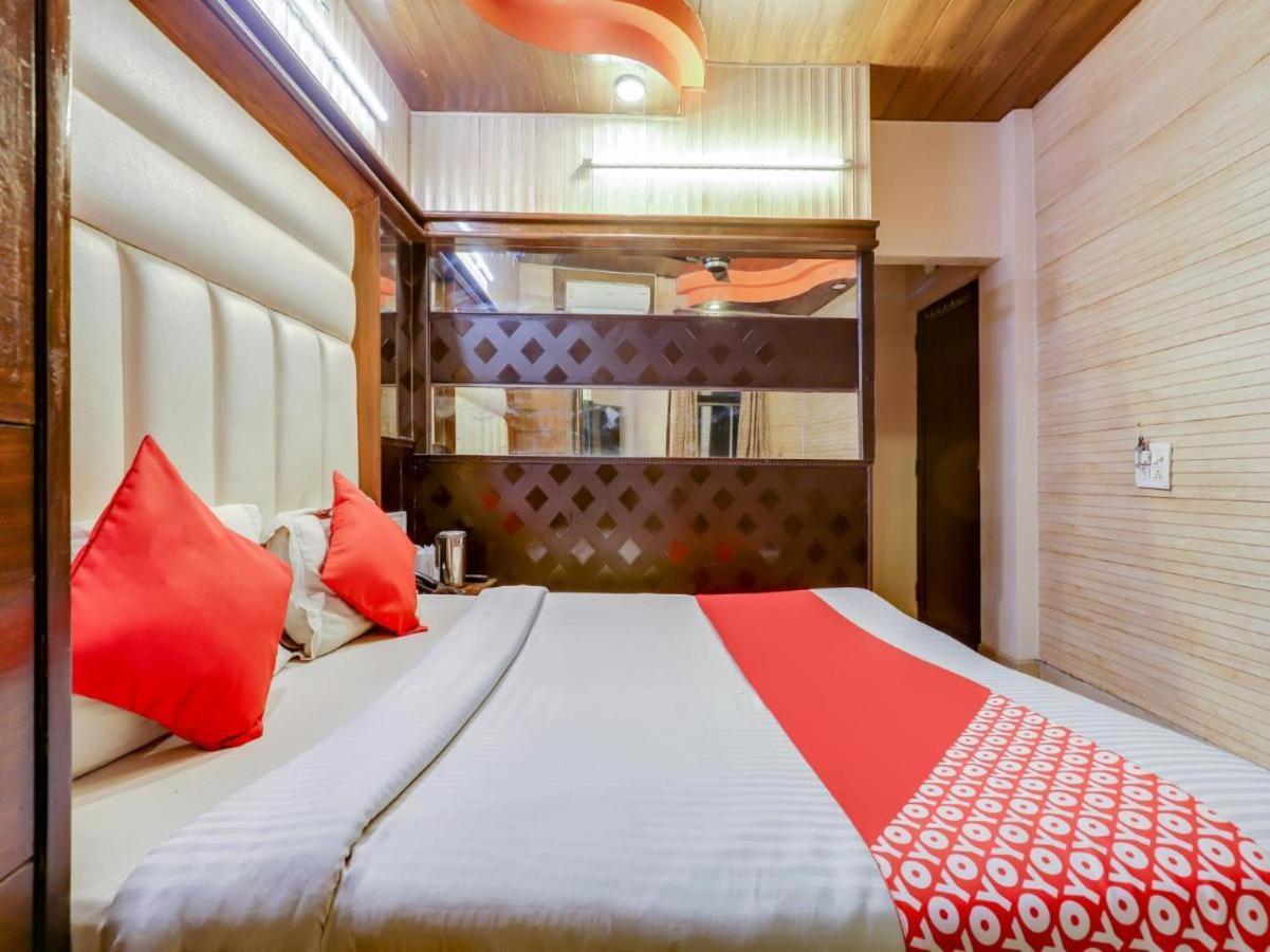ניו דלהי Hotel R Deluxe "Couple Friendly Vaccinated Staff" מראה חיצוני תמונה