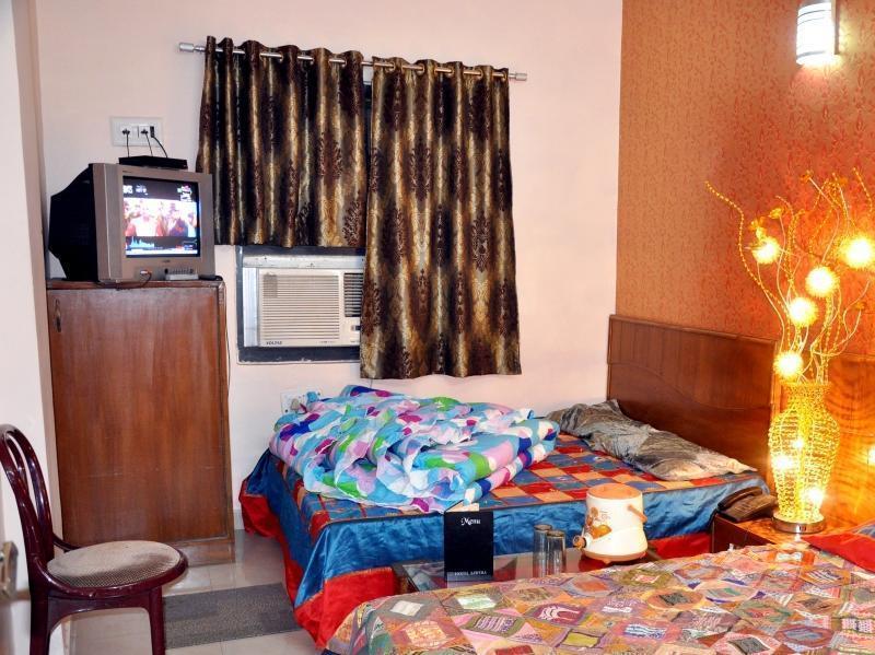 ניו דלהי Hotel R Deluxe "Couple Friendly Vaccinated Staff" מראה חיצוני תמונה