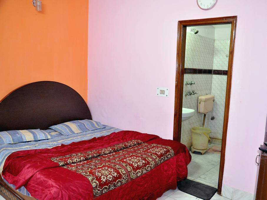 ניו דלהי Hotel R Deluxe "Couple Friendly Vaccinated Staff" מראה חיצוני תמונה