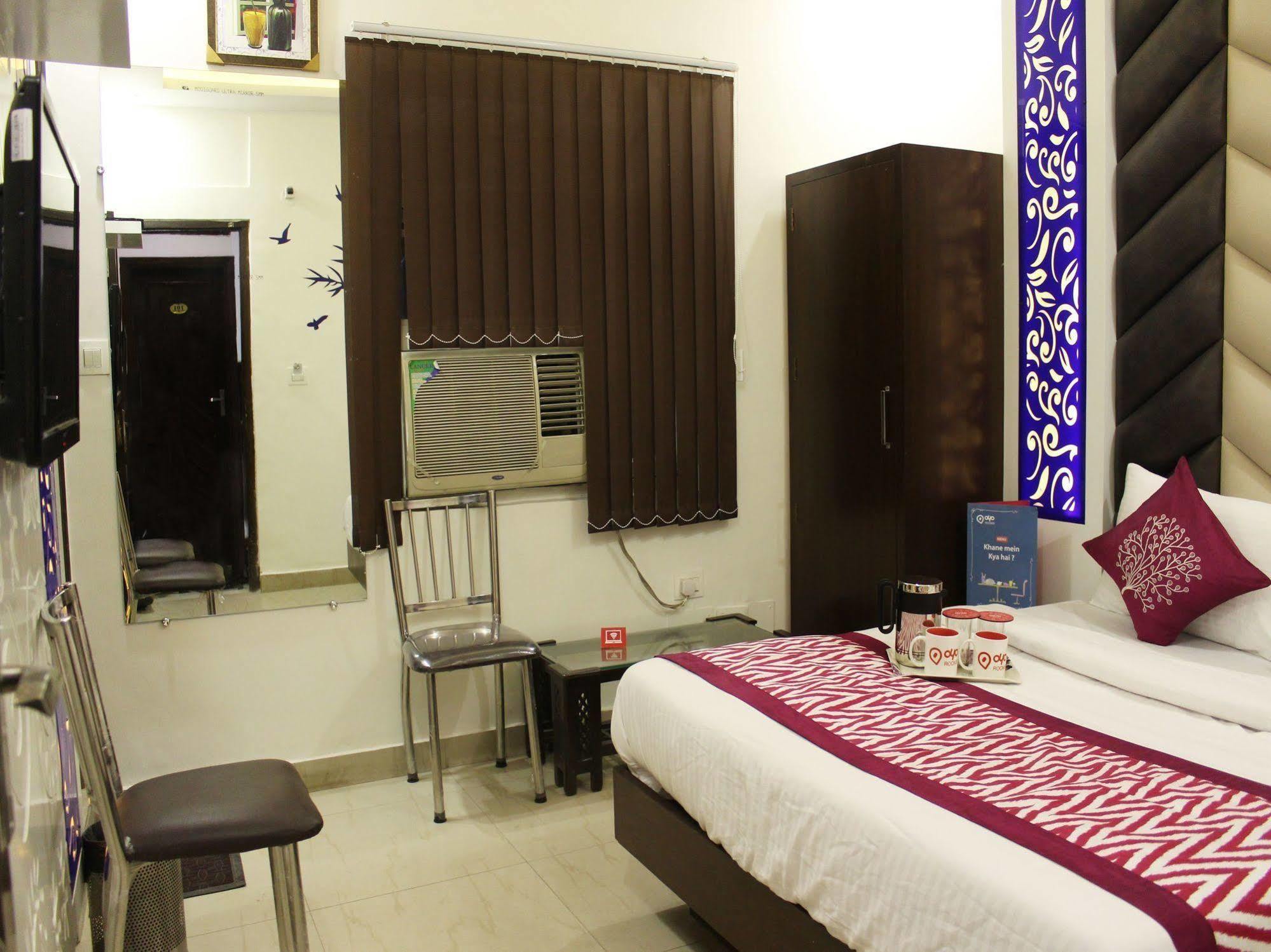 ניו דלהי Hotel R Deluxe "Couple Friendly Vaccinated Staff" מראה חיצוני תמונה