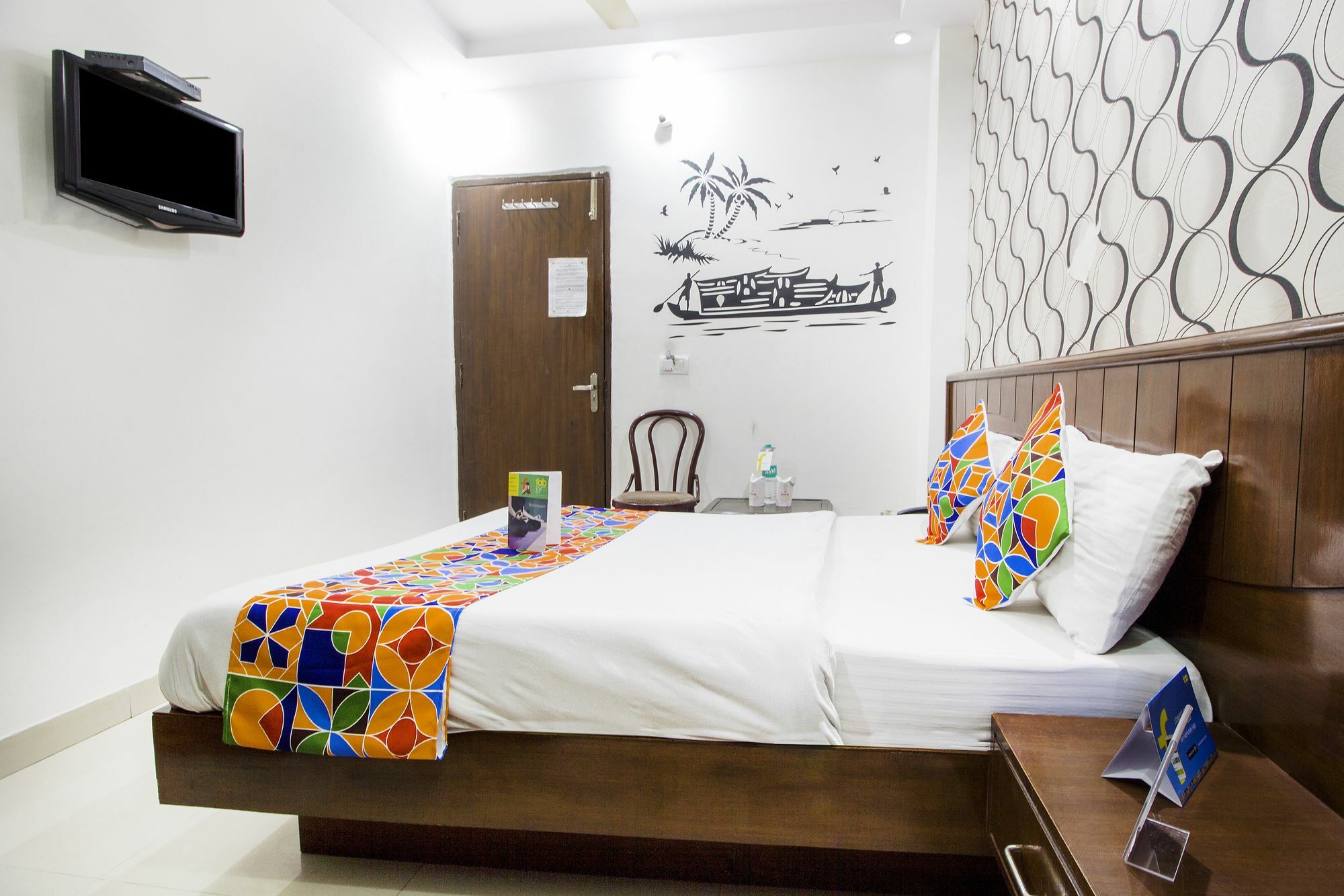 ניו דלהי Hotel R Deluxe "Couple Friendly Vaccinated Staff" מראה חיצוני תמונה