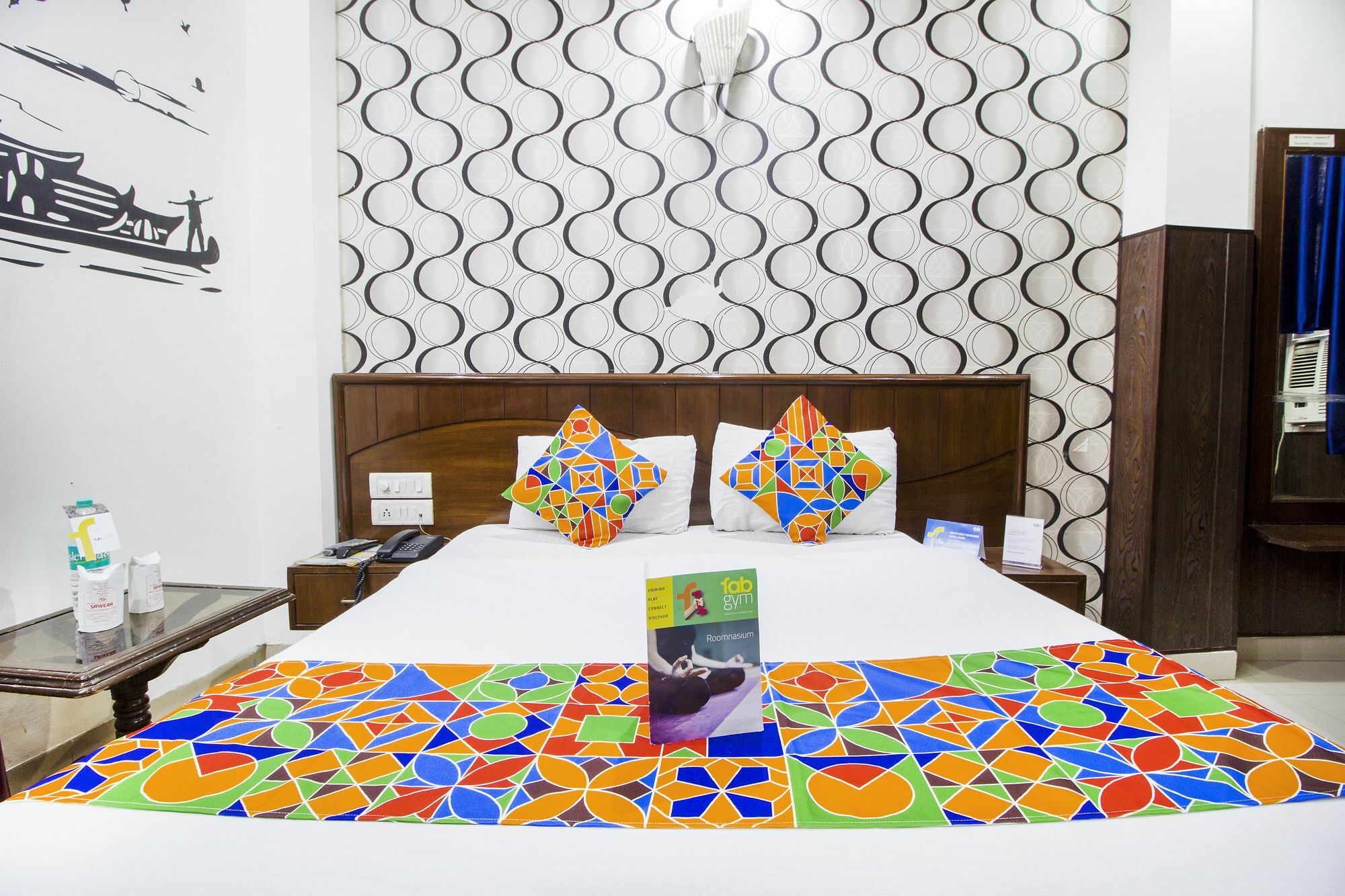 ניו דלהי Hotel R Deluxe "Couple Friendly Vaccinated Staff" מראה חיצוני תמונה